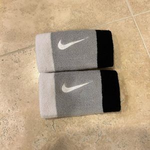 Nike wristbands NWOT 2 pairs